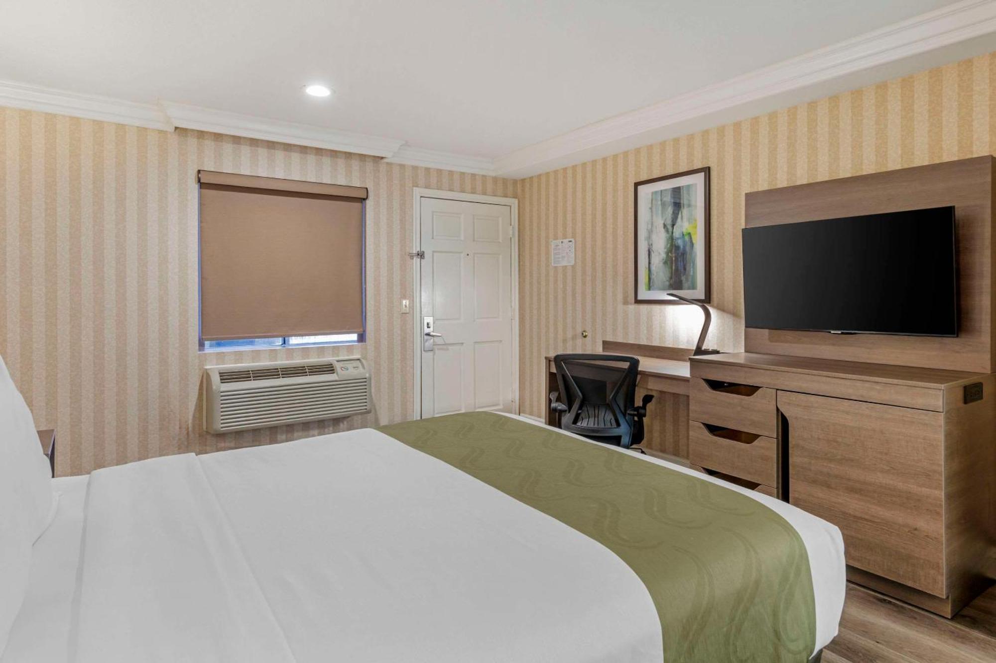 Quality Inn & Suites Anaheim Maingate Exterior photo
